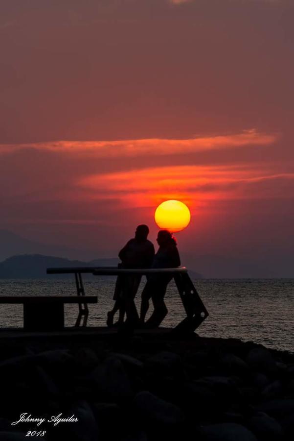 ホテル Atardecer Porteno プンタレナス エクステリア 写真